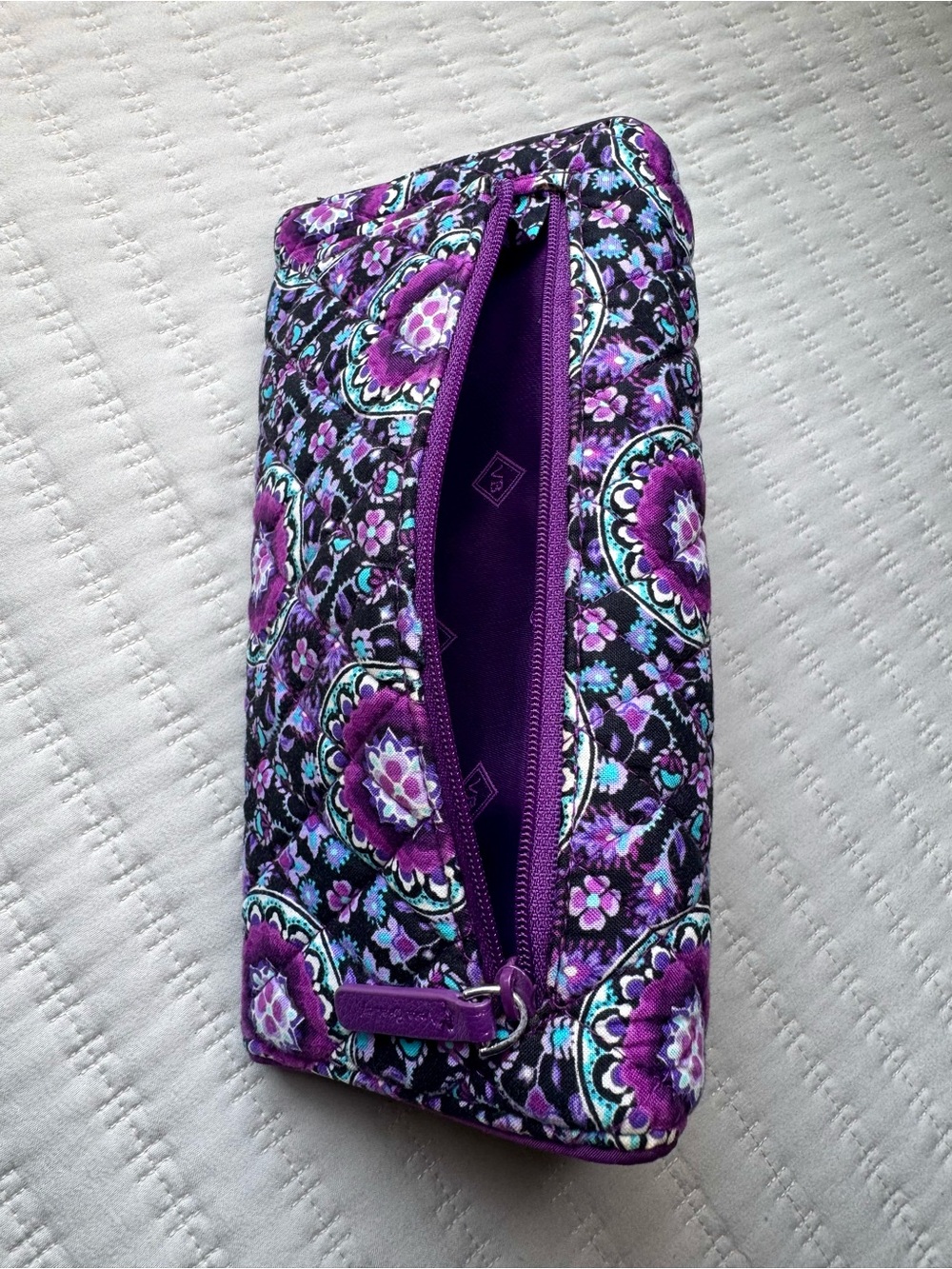 Vera Bradley Lilac Medallion Pattern RFID Trifold Large Wallet with ID Slots - Picture 6 of 8